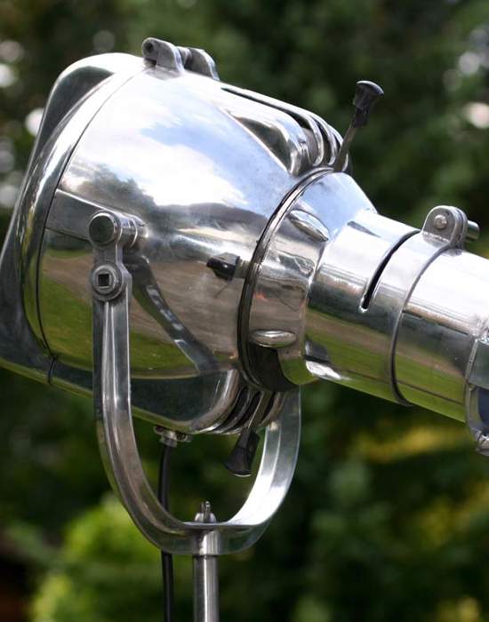 #0005: Walnut Tripod Theatre Light