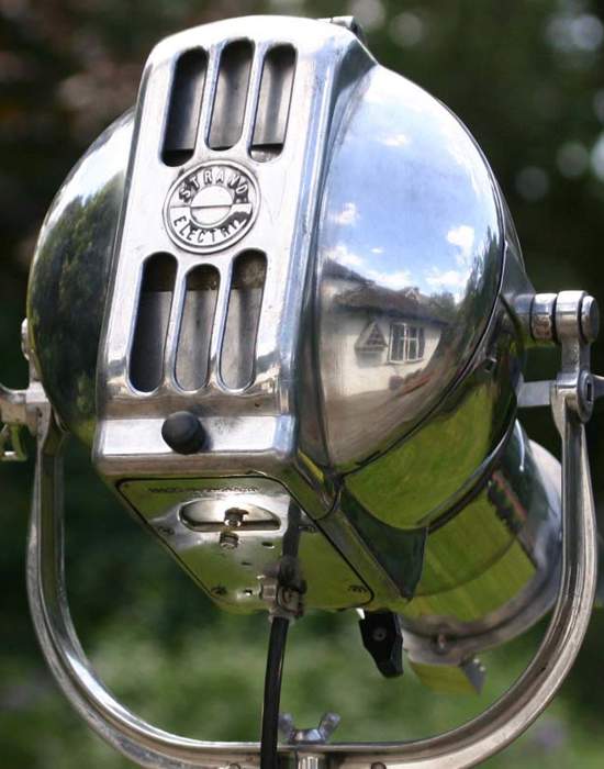 #0005: Walnut Tripod Theatre Light