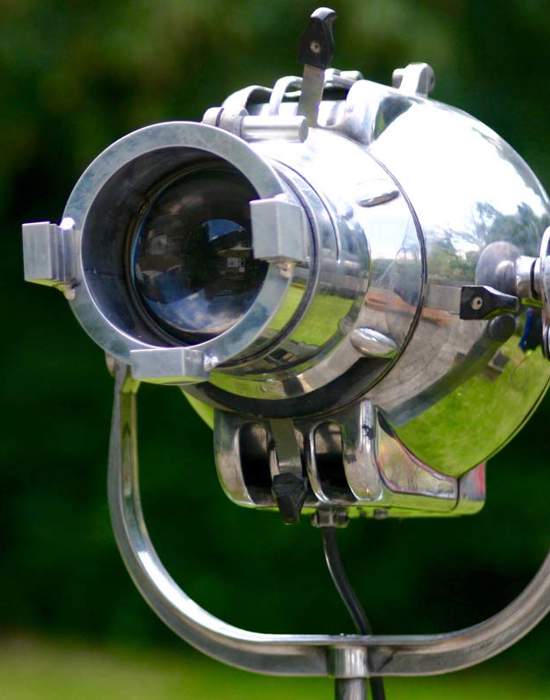 #0005: Walnut Tripod Theatre Light